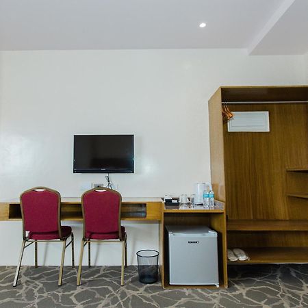 Maxi Hotel And Event Center Tagbilaran Zewnętrze zdjęcie