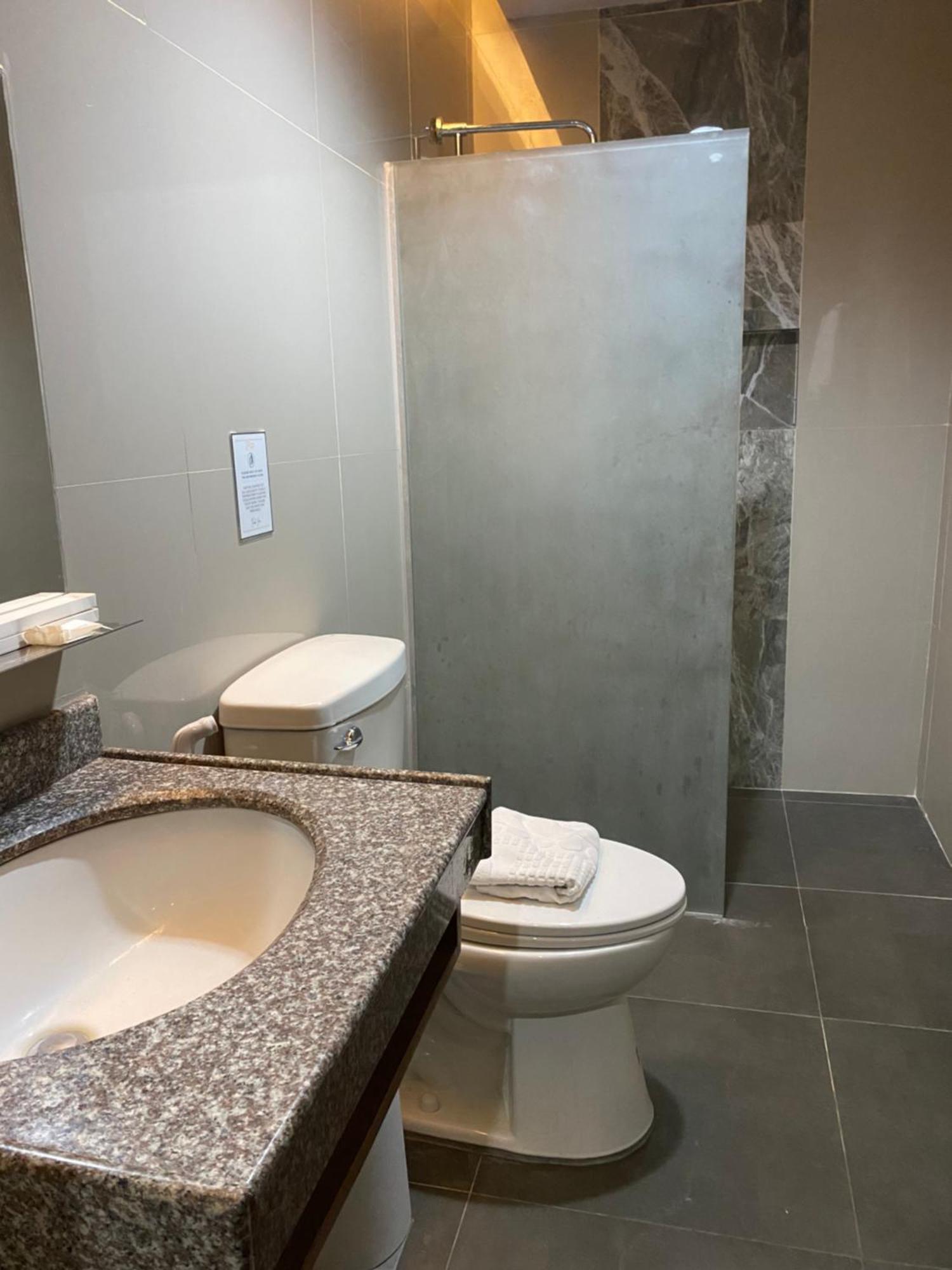 Maxi Hotel And Event Center Tagbilaran Zewnętrze zdjęcie