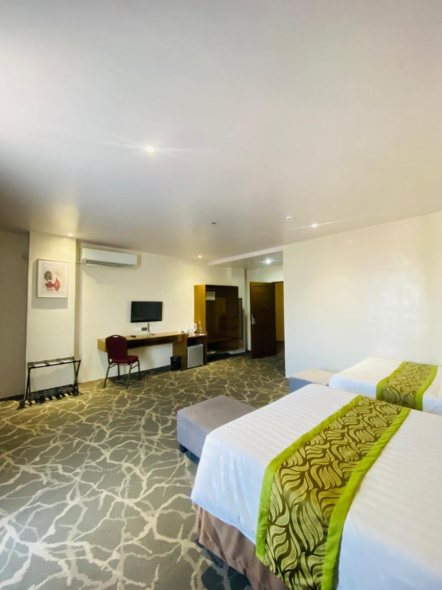 Maxi Hotel And Event Center Tagbilaran Zewnętrze zdjęcie
