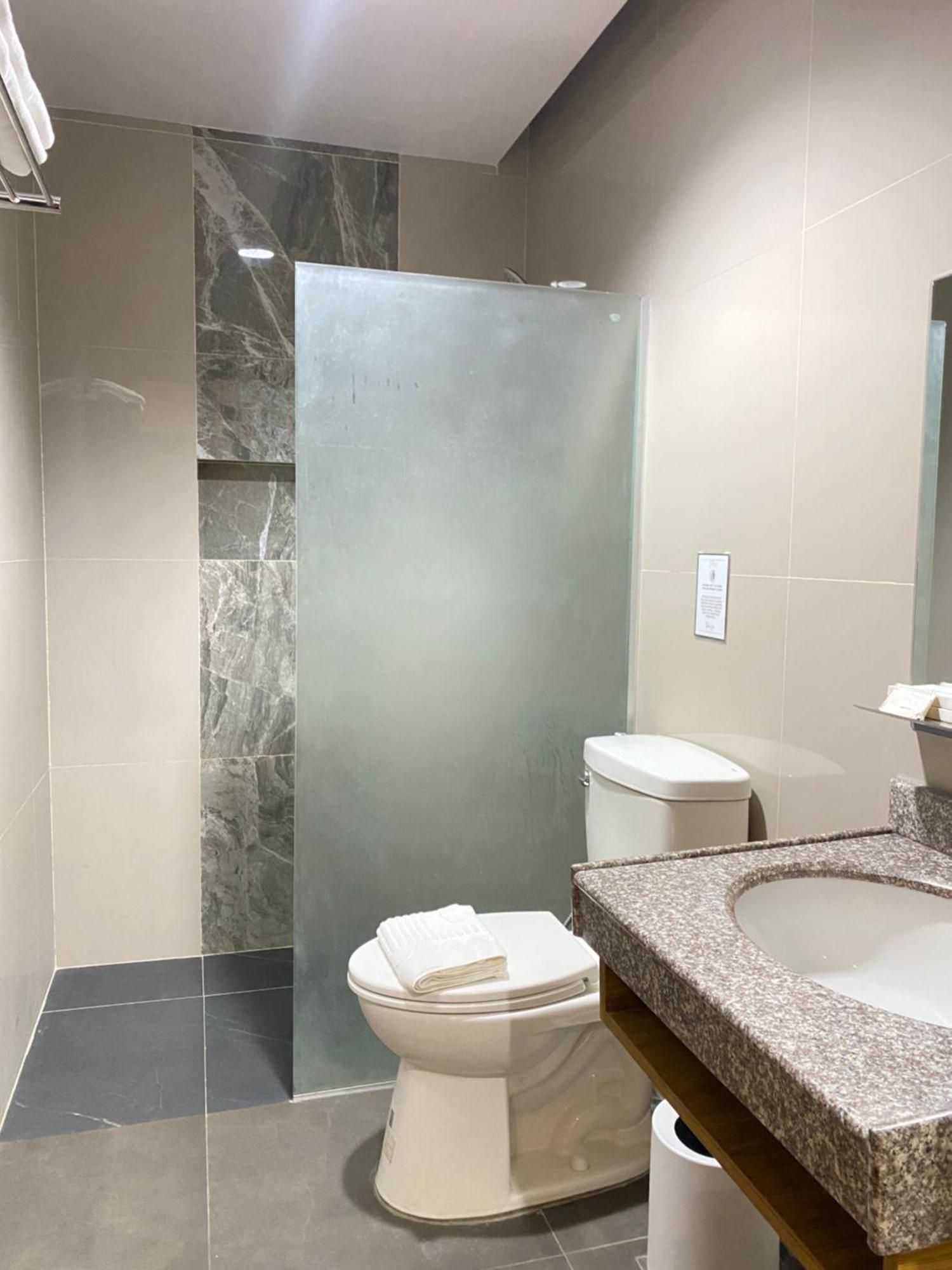 Maxi Hotel And Event Center Tagbilaran Zewnętrze zdjęcie