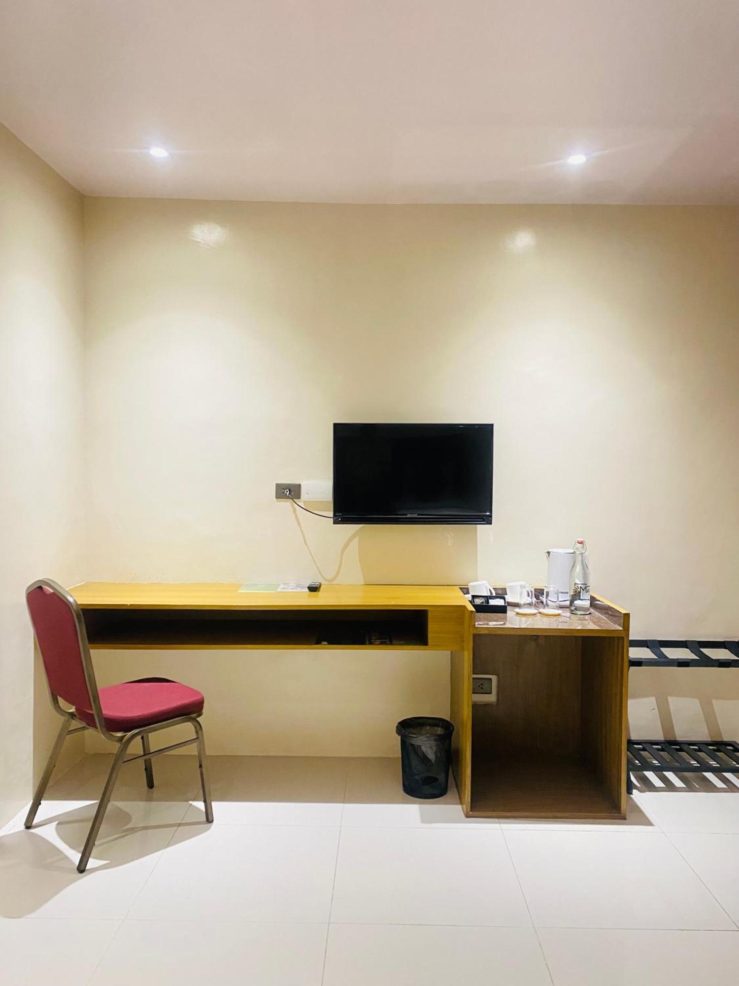 Maxi Hotel And Event Center Tagbilaran Zewnętrze zdjęcie