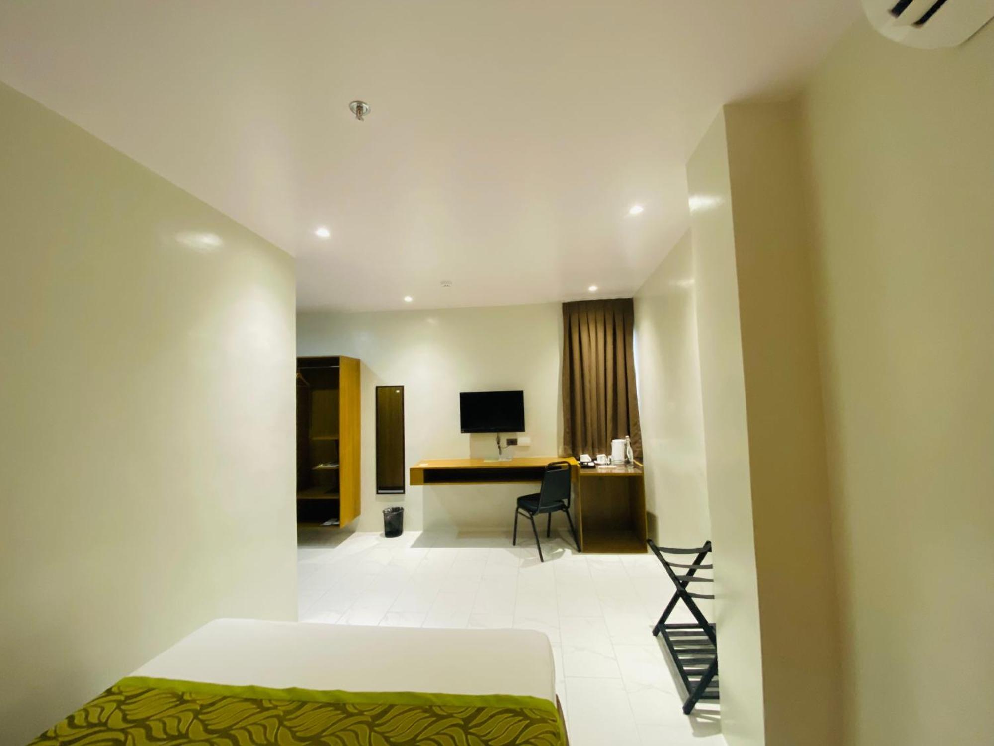 Maxi Hotel And Event Center Tagbilaran Zewnętrze zdjęcie