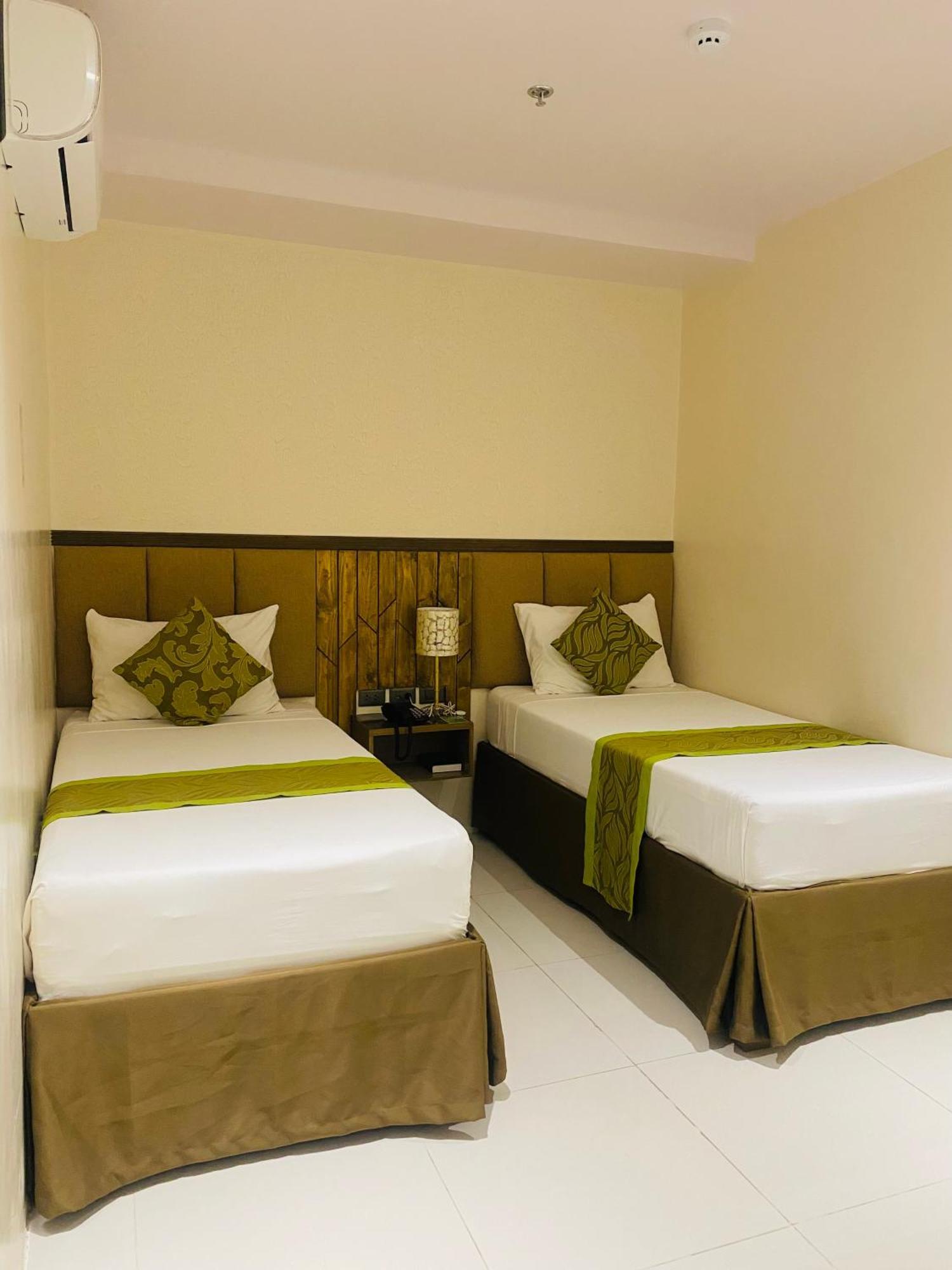 Maxi Hotel And Event Center Tagbilaran Zewnętrze zdjęcie