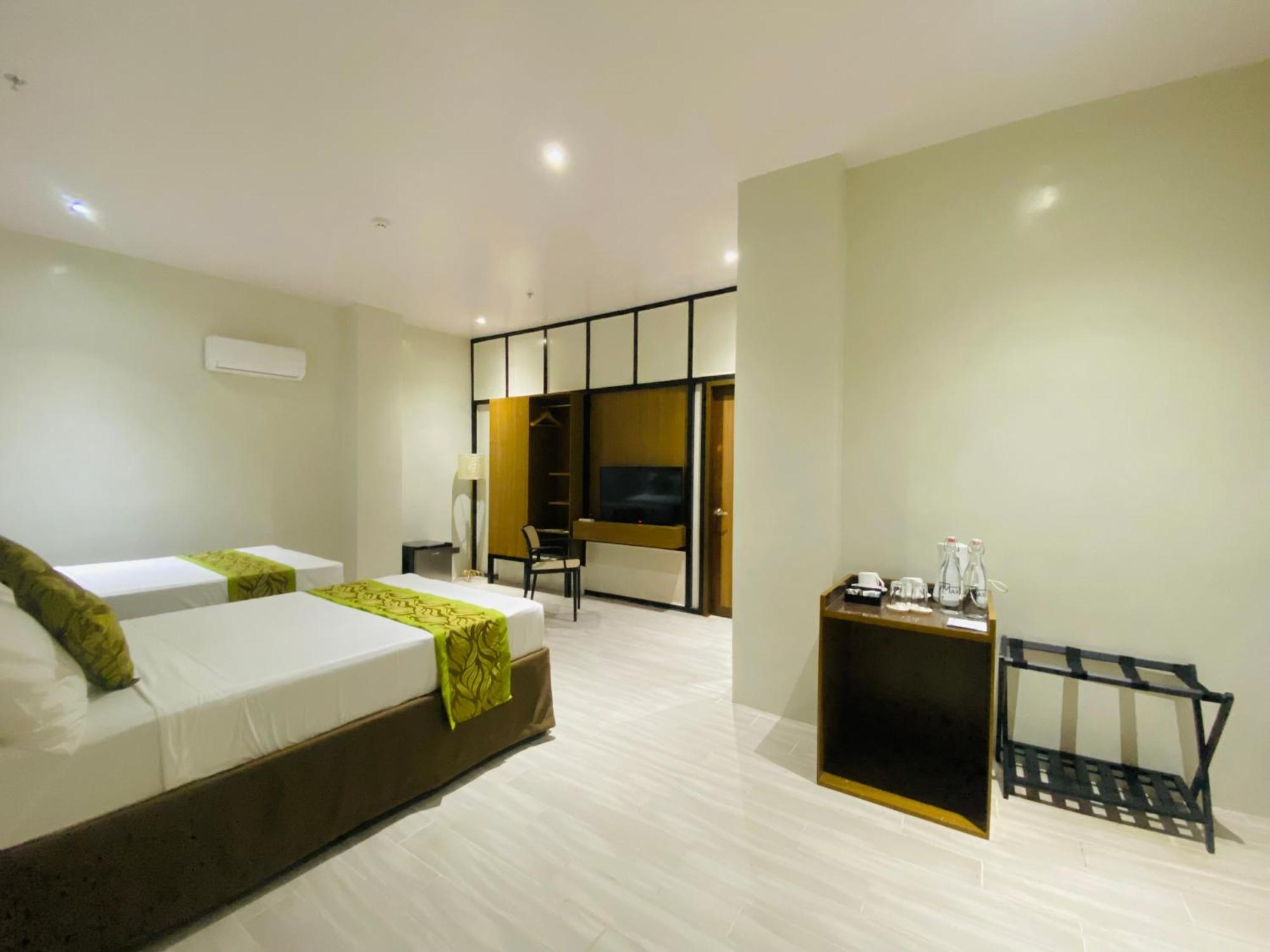 Maxi Hotel And Event Center Tagbilaran Zewnętrze zdjęcie