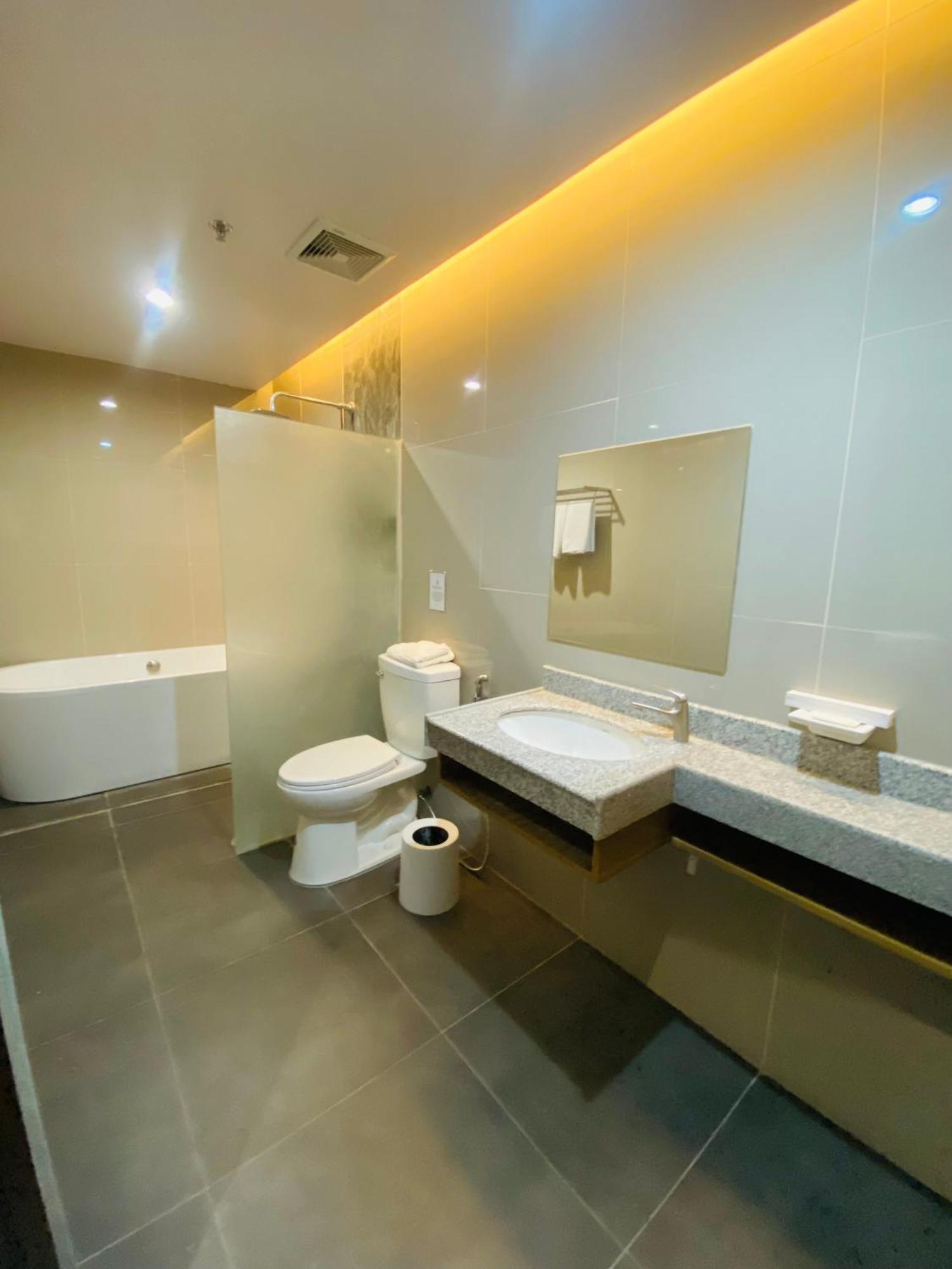Maxi Hotel And Event Center Tagbilaran Zewnętrze zdjęcie