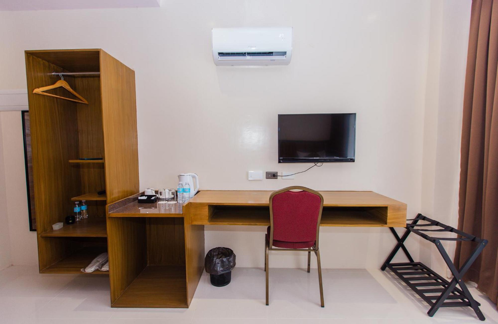 Maxi Hotel And Event Center Tagbilaran Zewnętrze zdjęcie