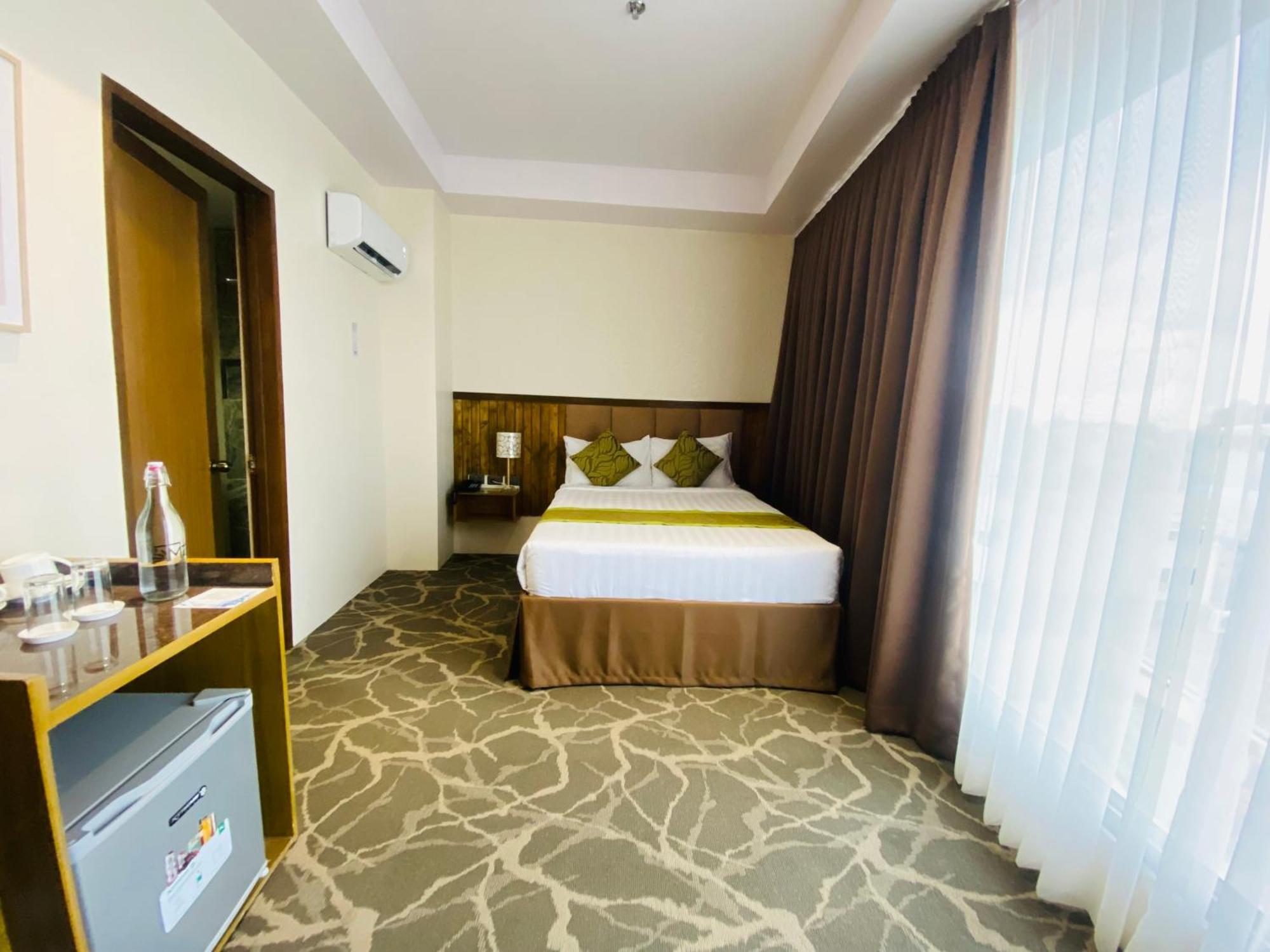 Maxi Hotel And Event Center Tagbilaran Zewnętrze zdjęcie