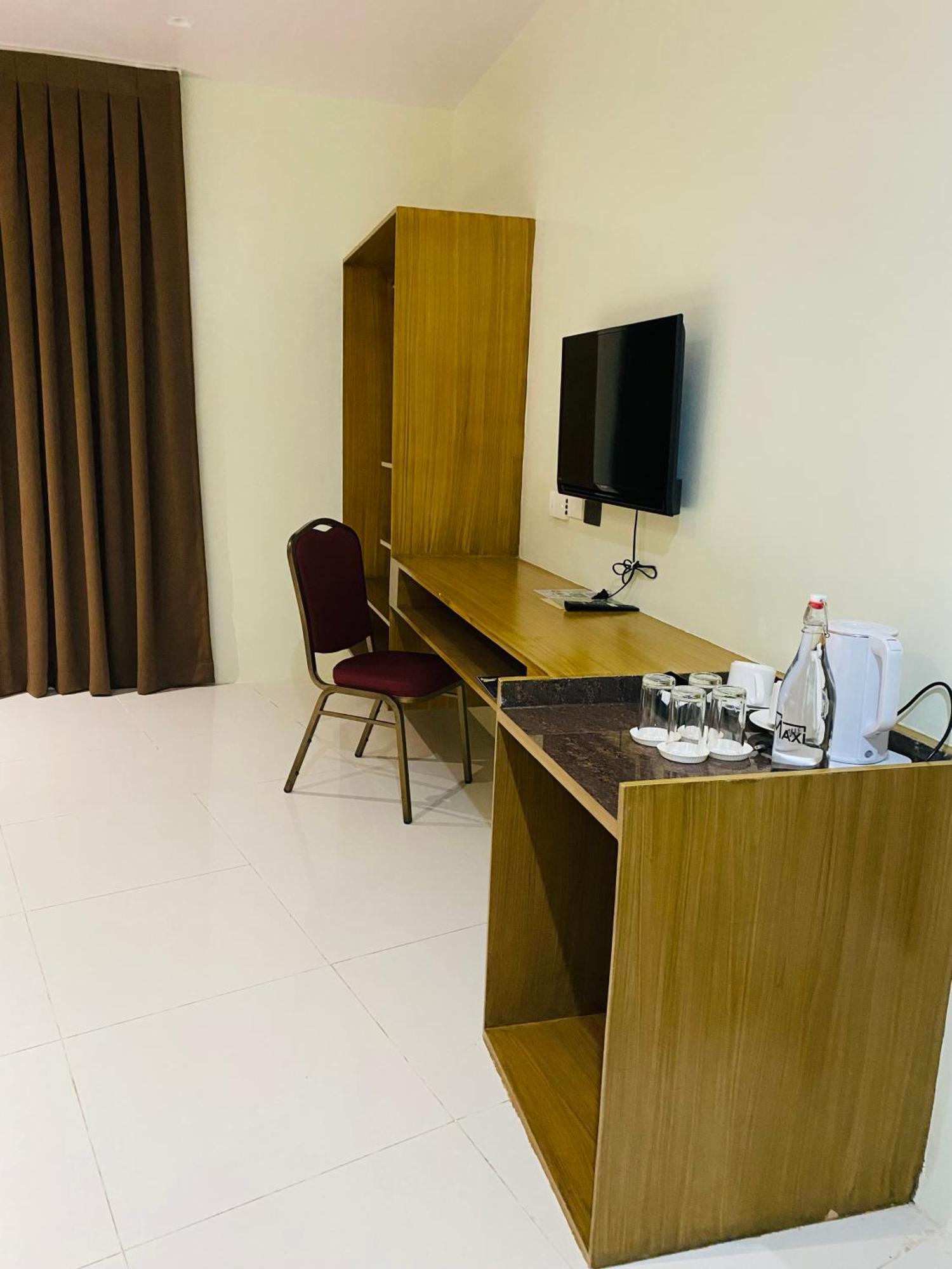 Maxi Hotel And Event Center Tagbilaran Zewnętrze zdjęcie